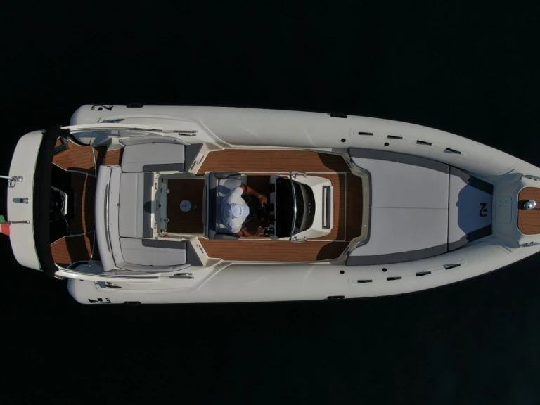 Charter a Nuova Jolly Prince 24 in Sète on Samboat