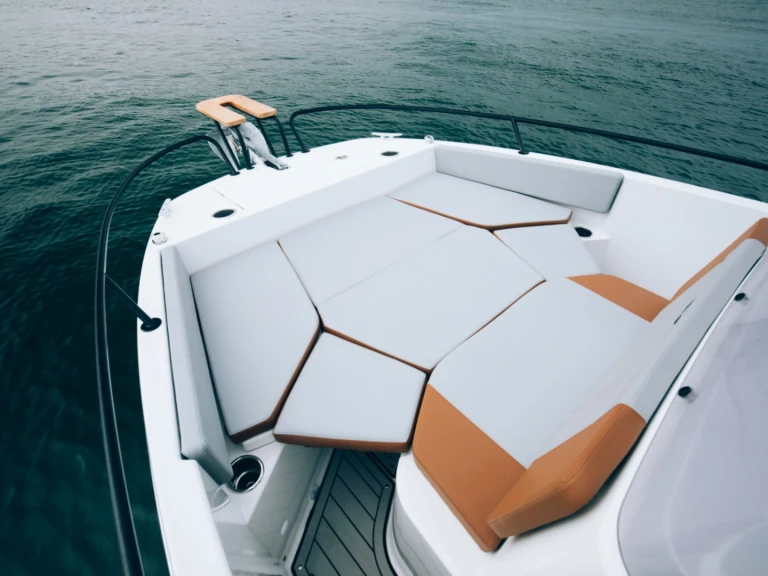 Charter a Bénéteau Flyer 7 SUNdeck in Sète on Samboat