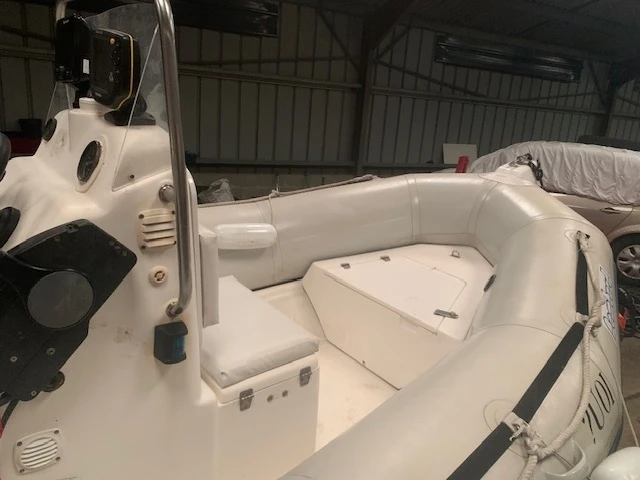 Hire RIB Zodiac with a boat licence
