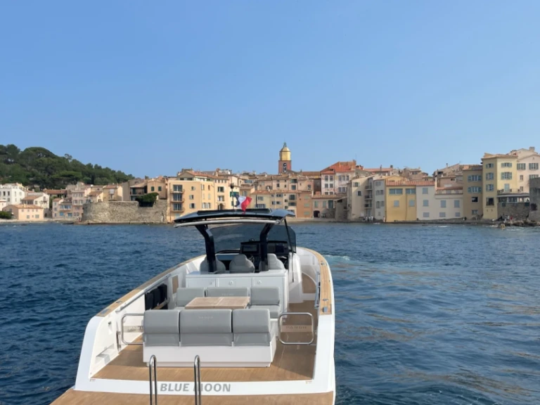 Hire a Pardo Yachts Pardo 38 Port Grimaud