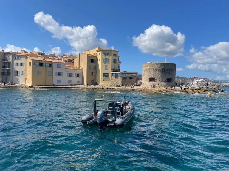 Hire a Highfield HIGHFIELD 700 Port Grimaud