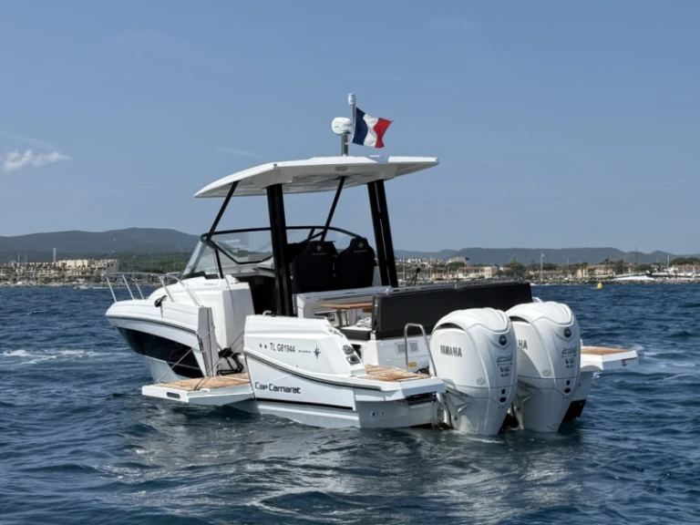Hire Motorboat Jeanneau with a boat licence