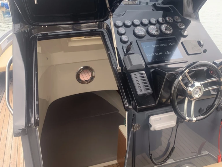 Yacht hire Port Grimaud cheap Envy 1100