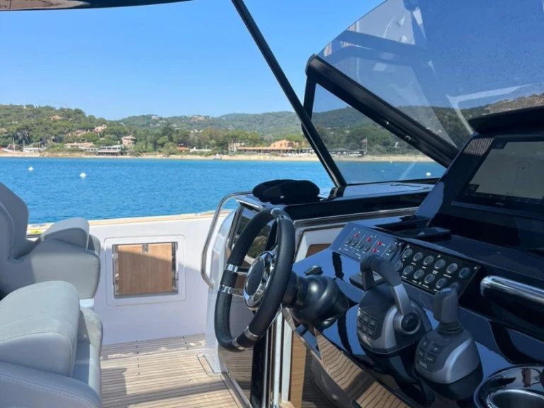 Motorboat hire in Bormes-les-Mimosas - Pardo Yachts Pardo 50