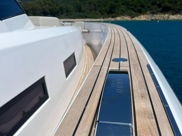 Charter a Pardo Yachts Pardo 50 in Bormes-les-Mimosas on Samboat
