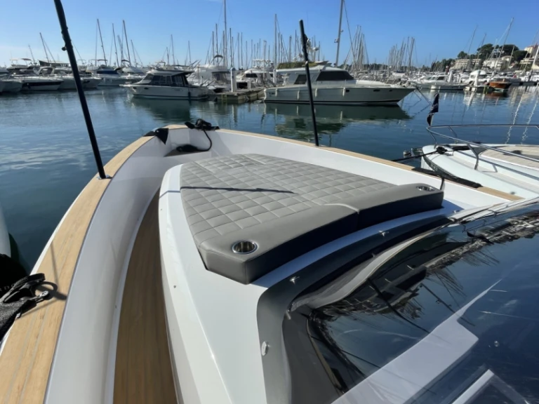 Hire a Pardo Yachts Pardo 38 Bandol