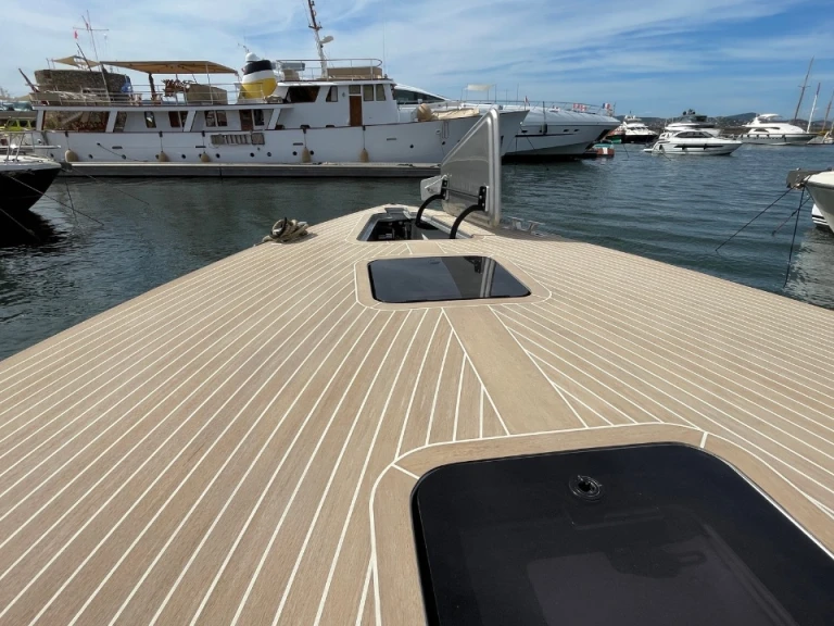 Hire Motorboat with or without skipper VanDutch Port Grimaud