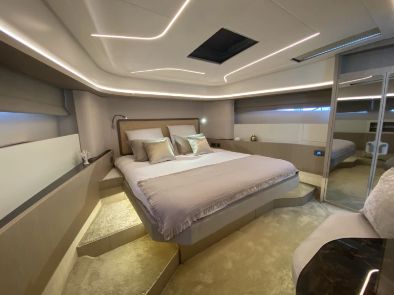 Yacht hire Port Grimaud cheap Activ 605 Open