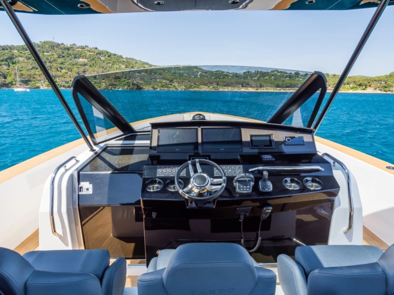 Hire Motorboat with or without skipper Pardo Yachts Port Grimaud