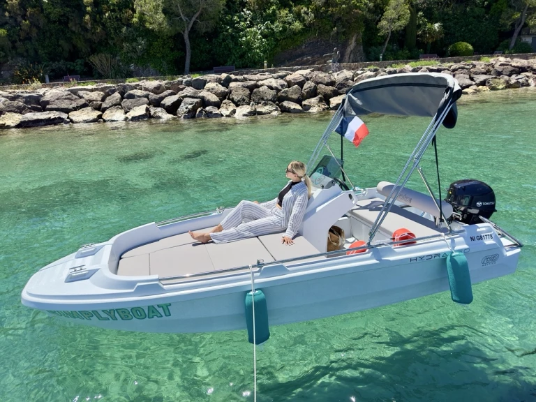 Hire Motorboat ROTO with a boat licence