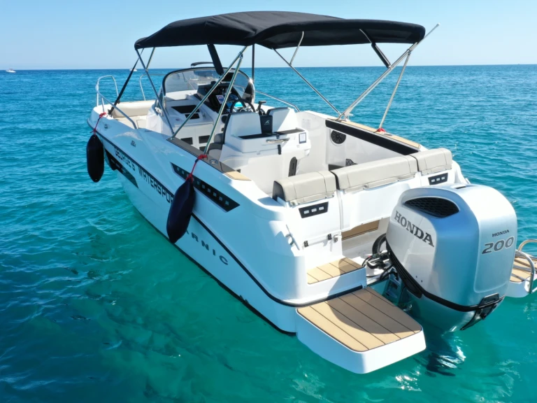 Hire Motorboat Karnic with a boat licence