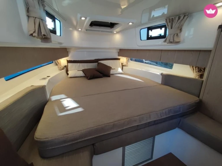Yacht hire Porticcio cheap AVANGARDE 1.1