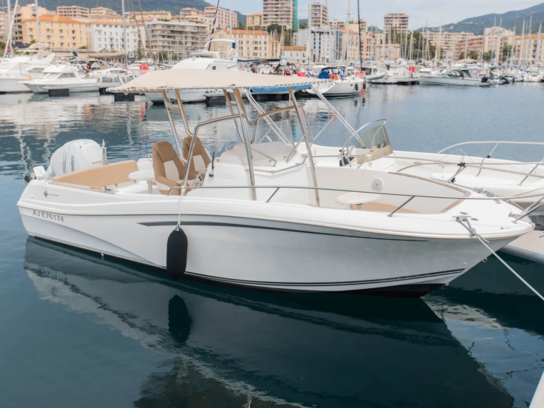 Yacht charter Ajaccio - Bénéteau Cap Camarat 7.5 CC on SamBoat