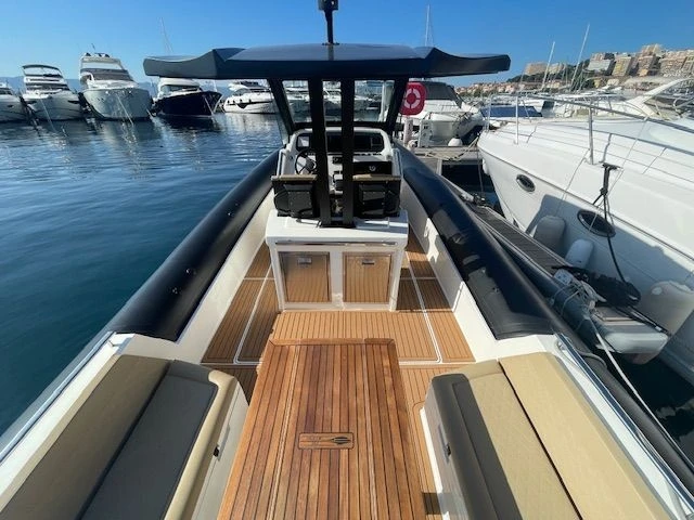 Hire RIB Northstar with a boat licence