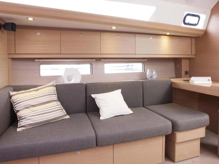 Sailboat to hire Porticcio at the best price