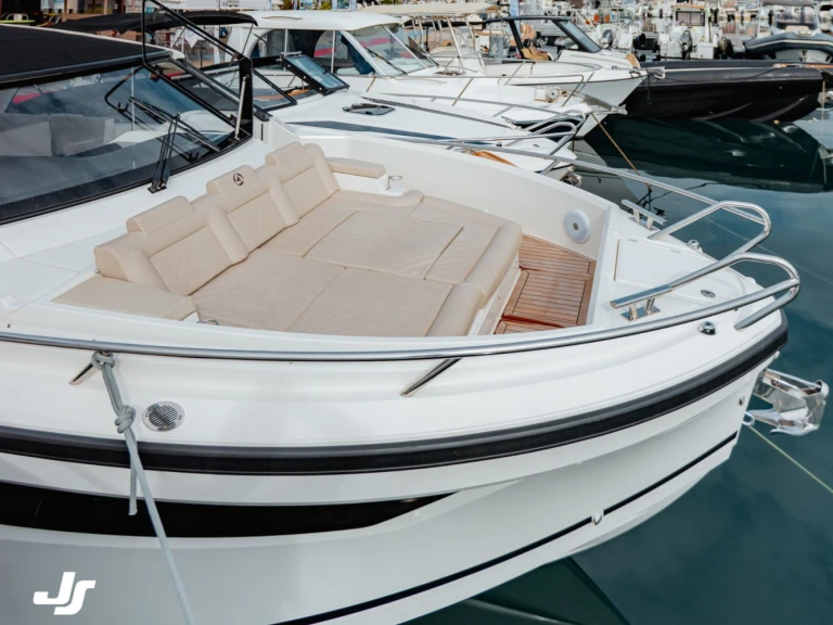 Charter a AUSTIN PARKER PARKER 110 in Ajaccio on Samboat