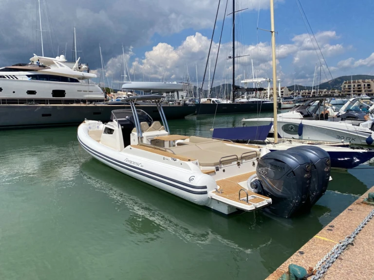 Hire a Capelli Tempest 40 Cogolin