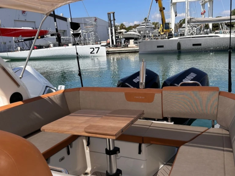 Hire RIB Zodiac with a boat licence