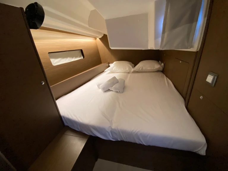 Yacht charter Ajaccio - Bénéteau Oceanis 40.1 on SamBoat