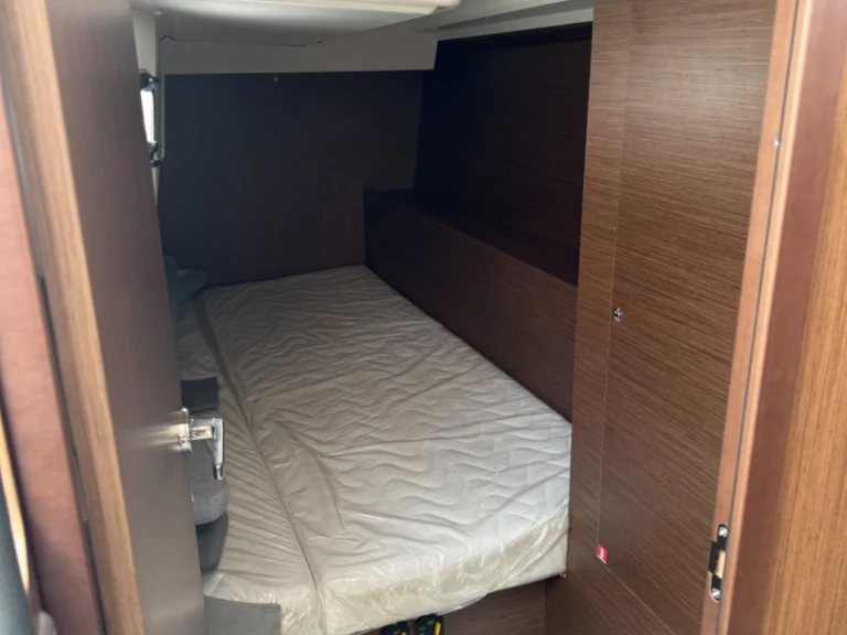 Sailboat to hire Ajaccio at the best price