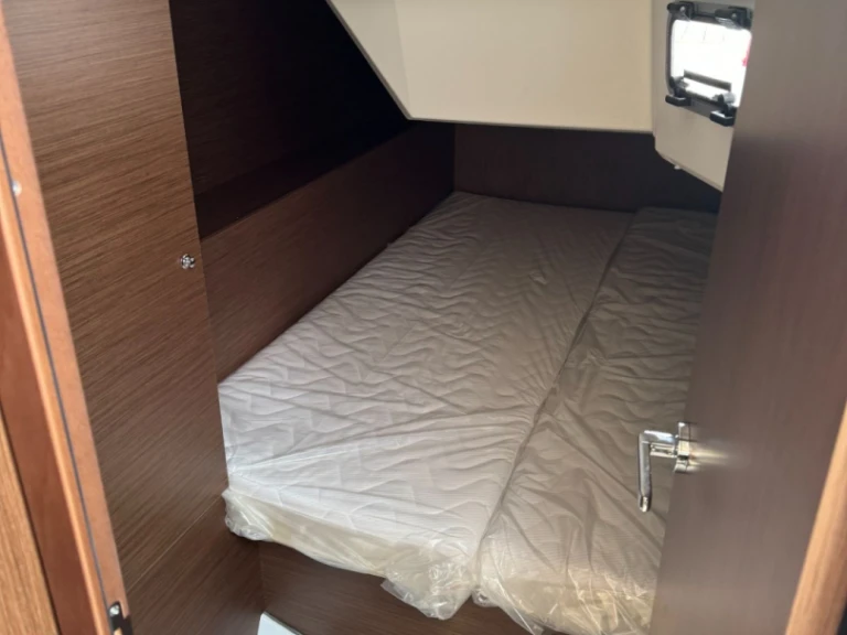 Yacht charter Ajaccio - Bénéteau OCEANIS 37.1 OCEANIS 37.1 on SamBoat