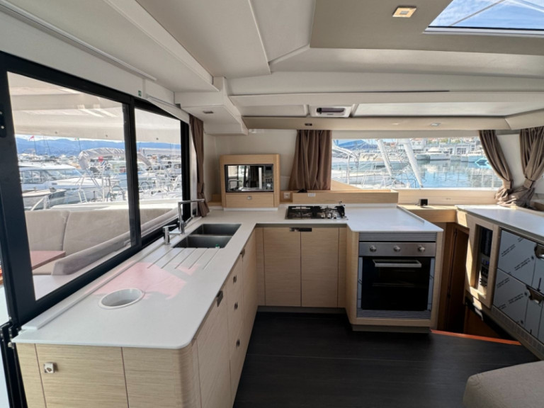 Catamaran hire in Ajaccio - Fountaine Pajot Tanna 47