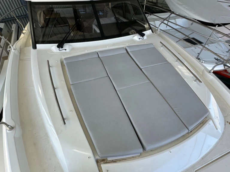 Charter a Jeanneau Prestige 420 Fly in Ajaccio on Samboat