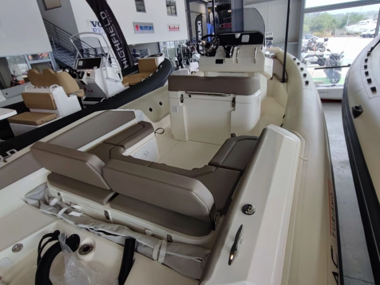 Hire a Lomac Lomac 700  Ajaccio