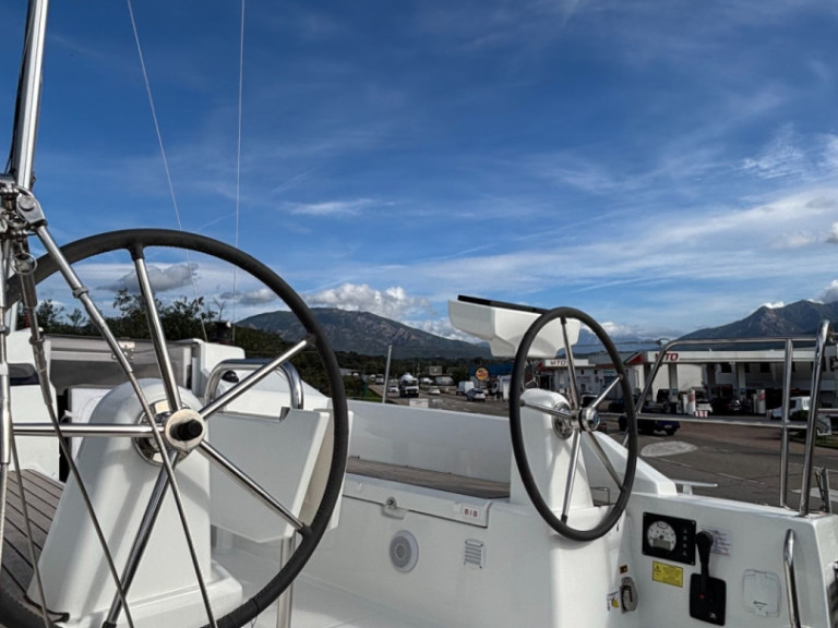 Sailboat hire in Ajaccio - Bénéteau Oceanis 30.1
