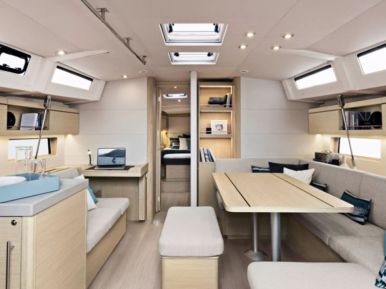 Yacht charter Ajaccio - Bénéteau Oceanis 461 on SamBoat