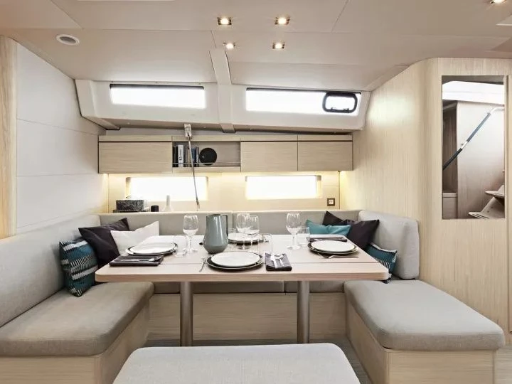 Hire a Bénéteau Oceanis 461 Ajaccio