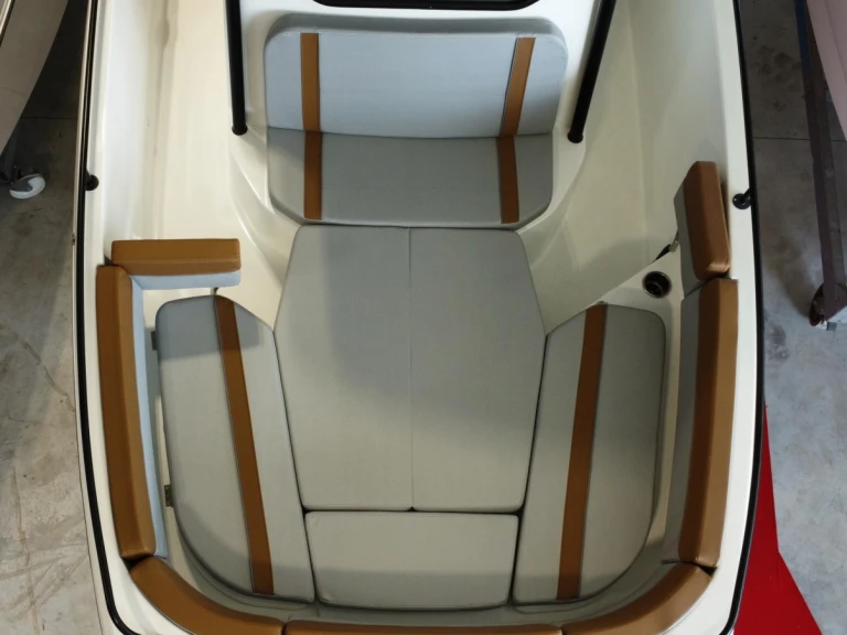 Yacht hire Ajaccio cheap Flyer 8 SPACEdeck