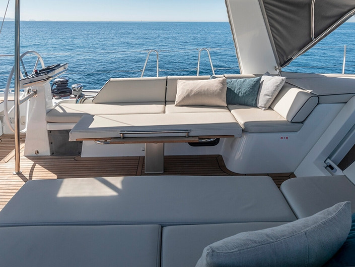 Sailboat hire in Ajaccio - Bénéteau Oceanis Yacht 54