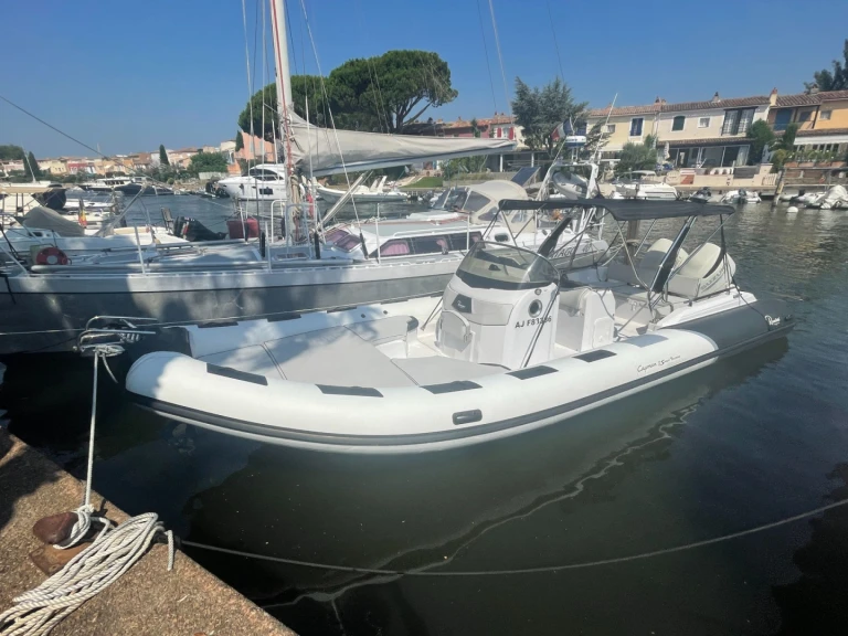Ranieri International  CAYMAN 31 charter bareboat or skippered in  Cogolin
