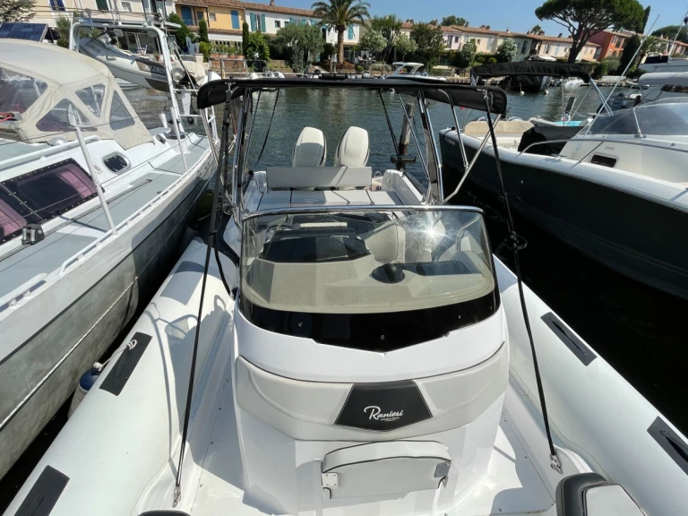 Hire a Ranieri International  CAYMAN 31 Cogolin