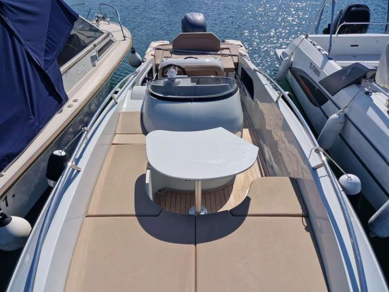 Motorboat hire in Saint-Raphaël - Clear Libra open 7.5