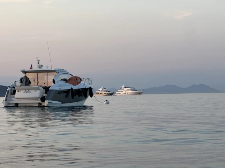 Hire Luxury Yacht Absolute Yachts with a boat licence