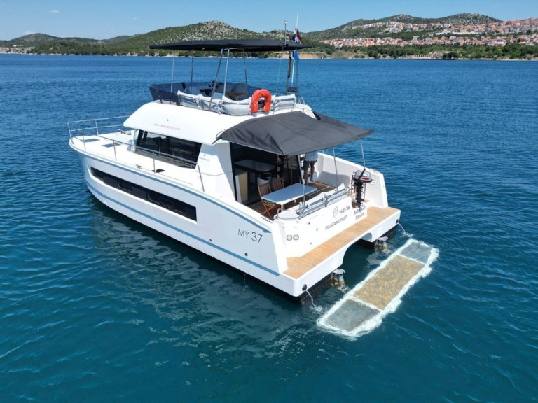 Hire Catamaran with or without skipper Fountaine Pajot Saint-Raphaël