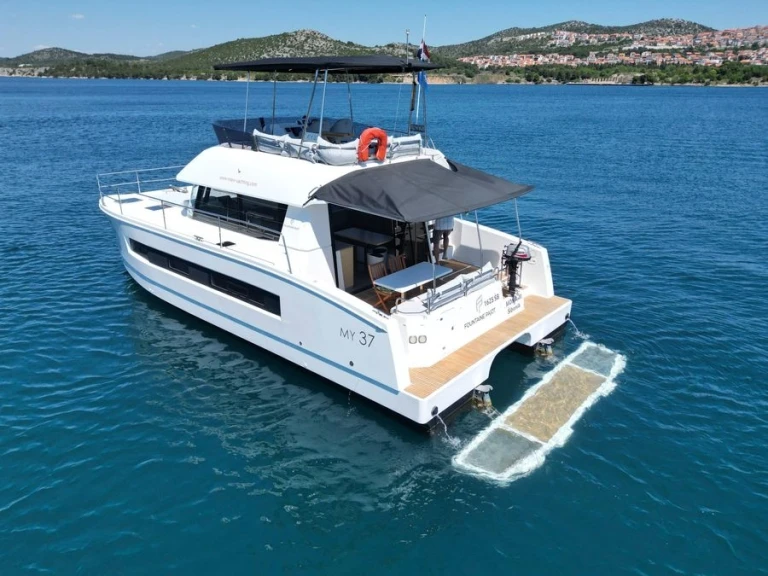Hire Catamaran with or without skipper Fountaine Pajot Saint-Raphaël