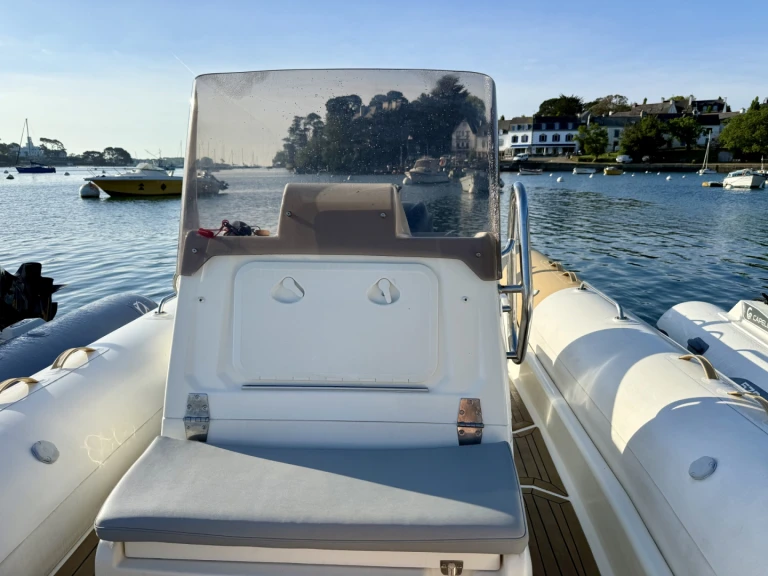Hire RIB with or without skipper Zodiac Combrit