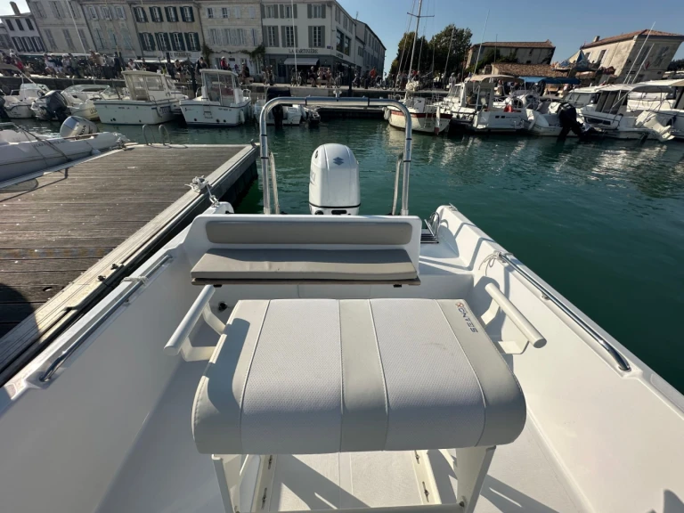 Hire a Cn-Cap-Ferret SEAWEED 675 Port de La Flotte