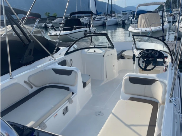 Charter a Bayliner Element E7 in Aix-les-Bains on Samboat
