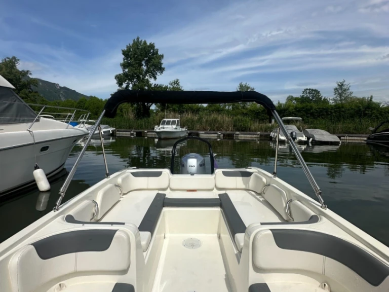 Bayliner Element E7 charter bareboat or skippered in  Viviers-du-Lac