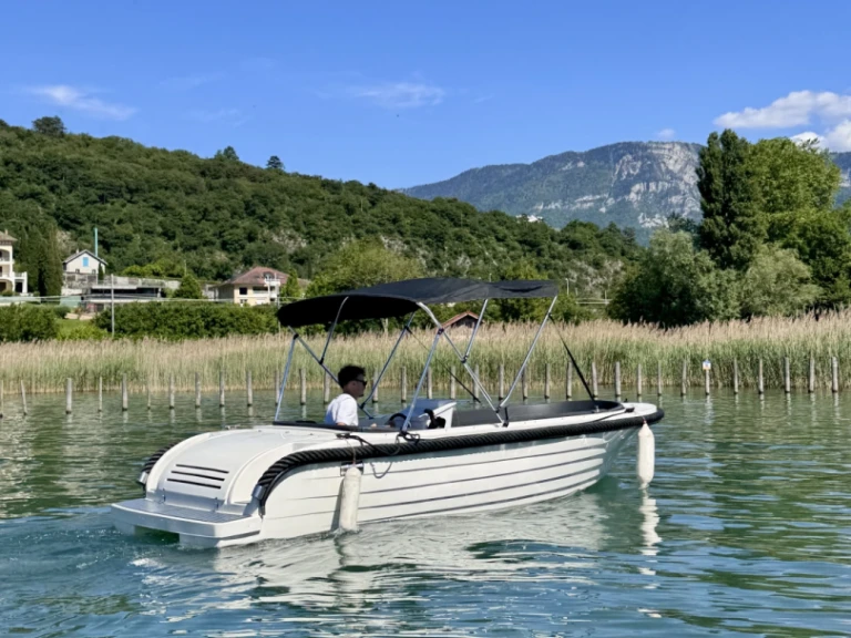 Motorboat to hire Aix-les-Bains at the best price