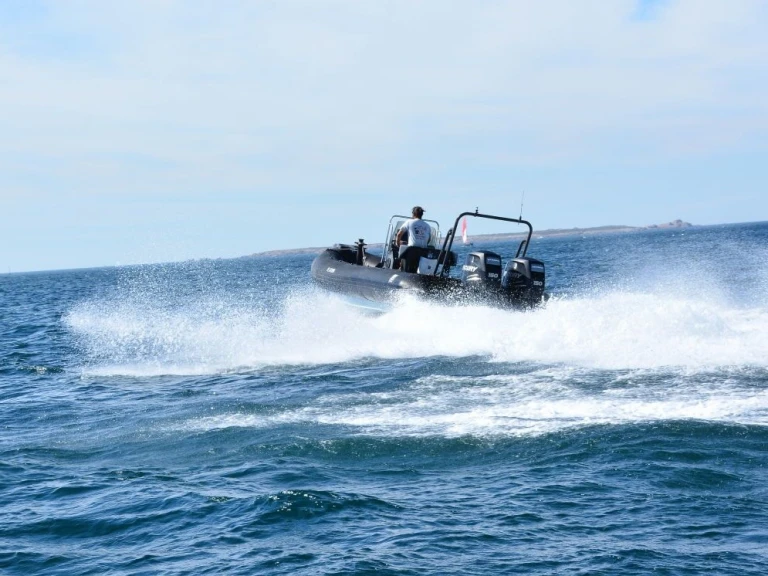 Charter a Zodiac Club 750 in Trébeurden on Samboat