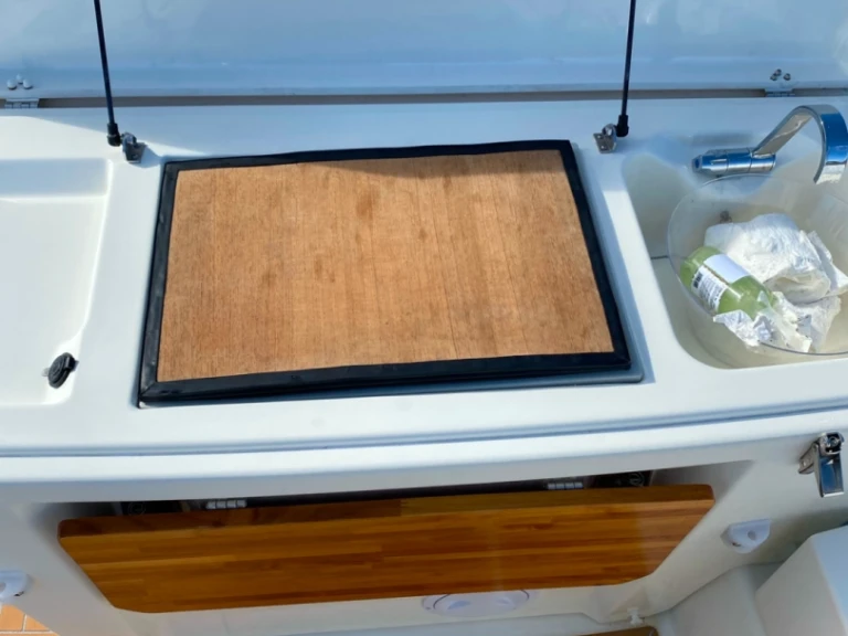 Charter a Zodiac NZ-O 760 in Arcachon on Samboat