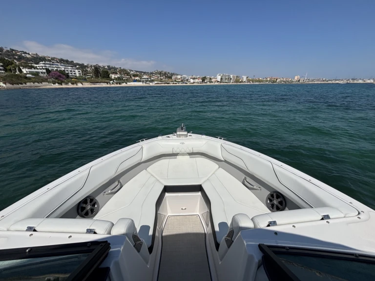 Hire Motorboat Régal with a boat licence