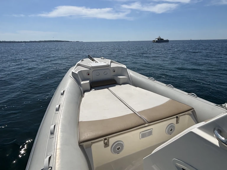 Yacht charter Cannes - Lomac Lomac 850 IN on SamBoat