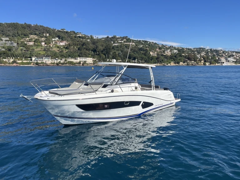 Hire Motorboat with or without skipper Jeanneau Cannes