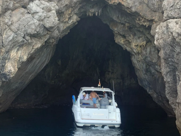 Motorboat hire in Can Picafort - Sessa Marine Oyster 35